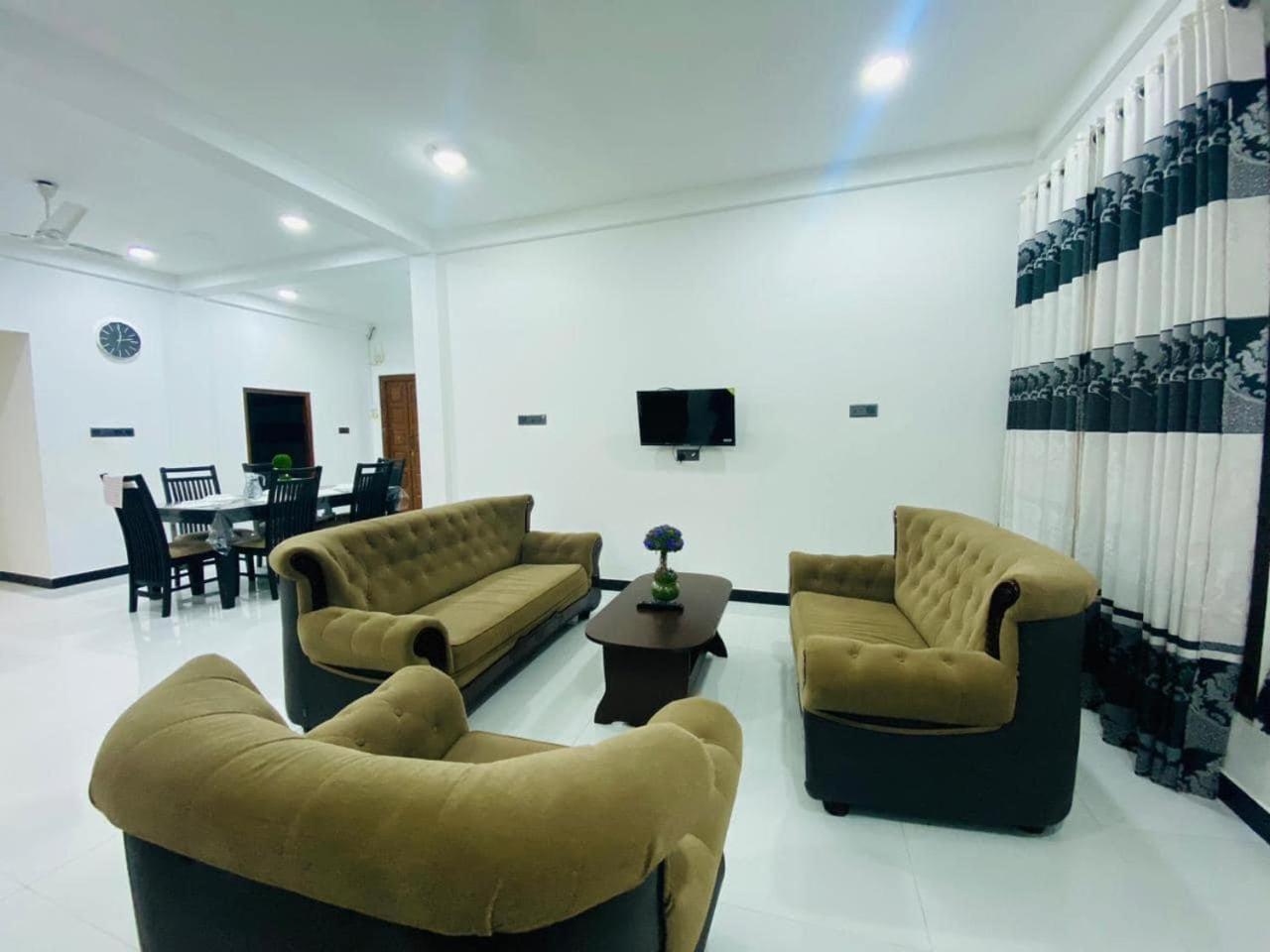 Lalitha Holiday Inn Jaffna Exterior photo